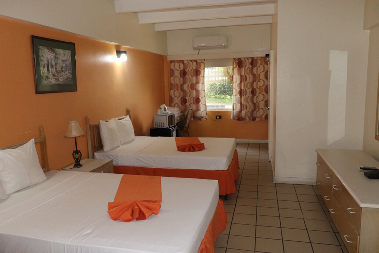 Bedroom 4, Pineapple Court Hotel