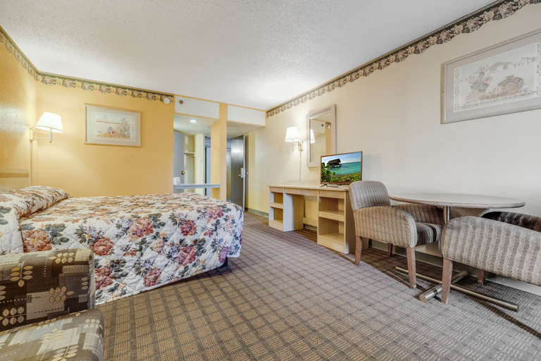 Bedroom 3, Camelot INN, Potter