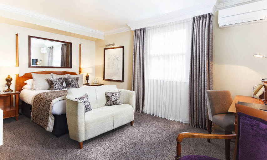Bedroom 3, Brandshatch Place Hotel & Spa, Kent