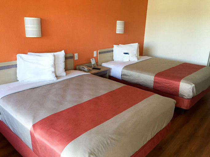 Bedroom 3, Motel 6 Anniston, AL, Calhoun