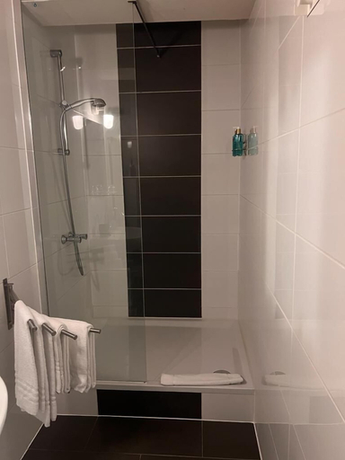 Bathroom 5, Milk and Cookies, Venlo