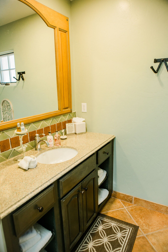 Bathroom 4, Su Nido Inn, Ventura