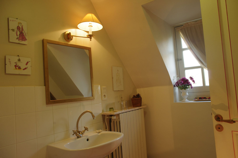 Bathroom 4, Domaine de Chatenay - Le Mans, Sarthe