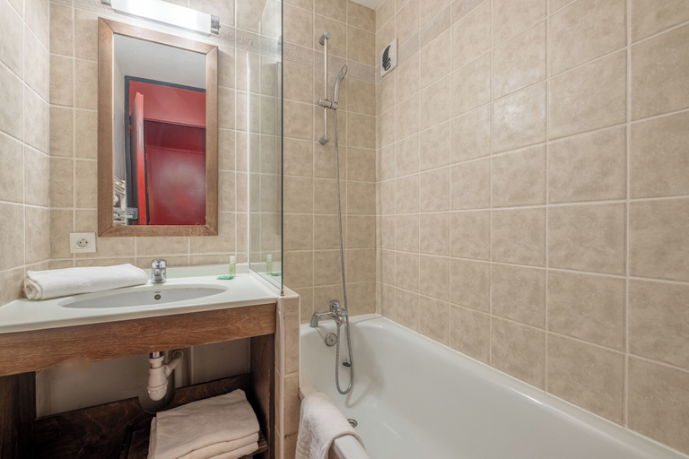 Bathroom 3, Pierre & Vacances Residence Le Quartz, Savoie