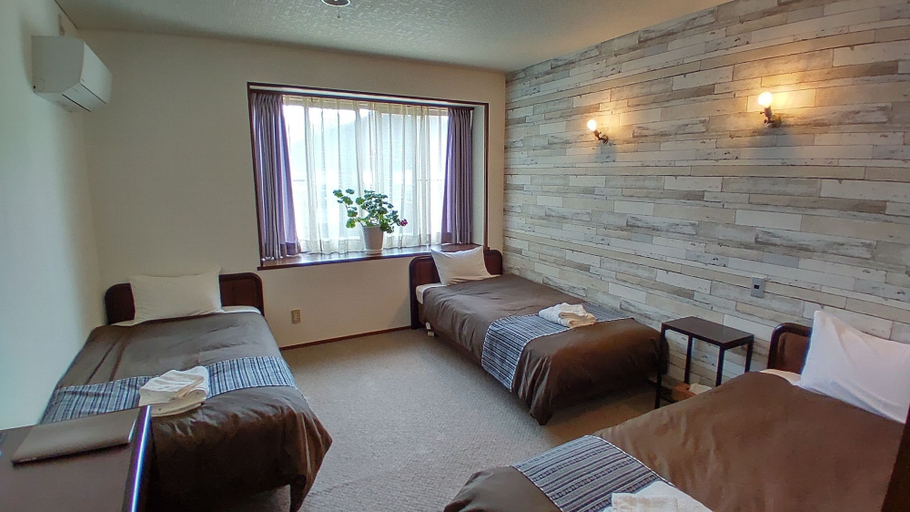 Bedroom 2, White Tree Lodge, Shinano