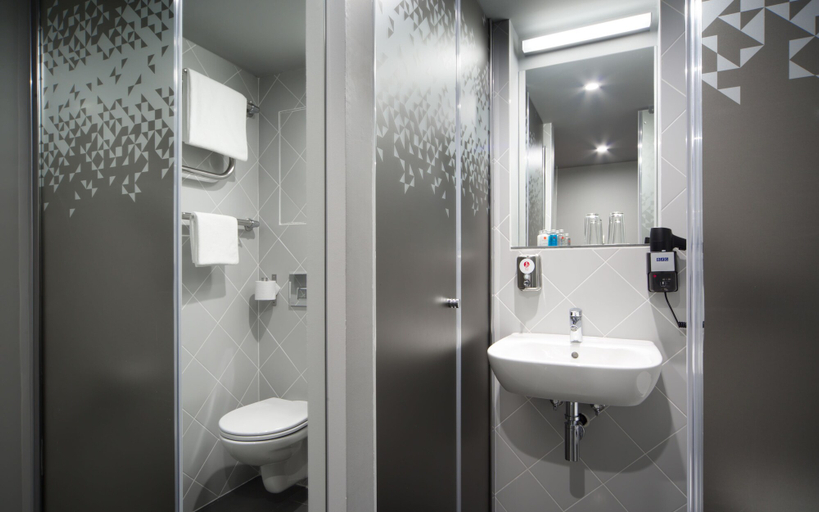 Bathroom 3, AZIMUT Hotel Astrakhan, Narimanovskiy rayon