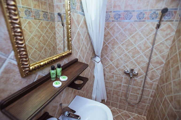 Bathroom shower, Eudora - Mansion, Thessaly