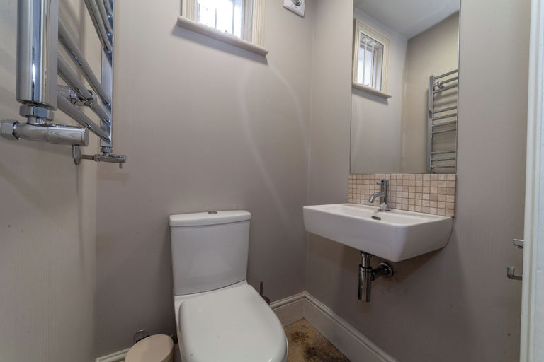 Bathroom 4, 5 Bed Apartment in Hammersmith, London