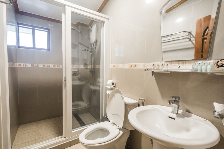 Bathroom 4, Royal Park Resort Boracay, Malay