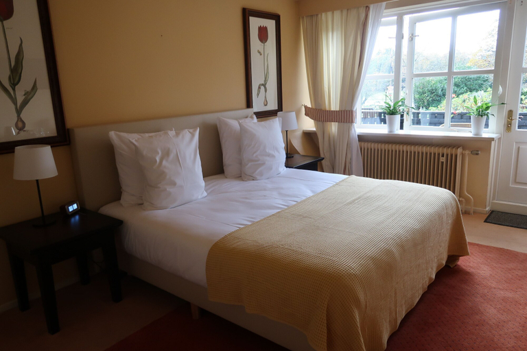 Bedroom 3, De Kastanjehof, Baarn