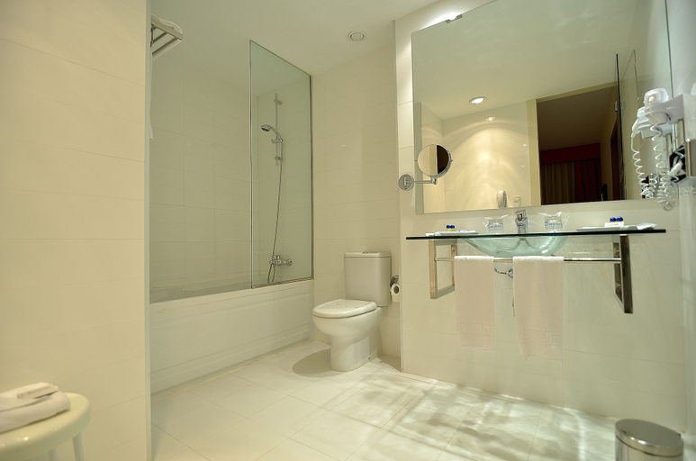 Bathroom 5, Hotel Xon's Valencia, Valencia