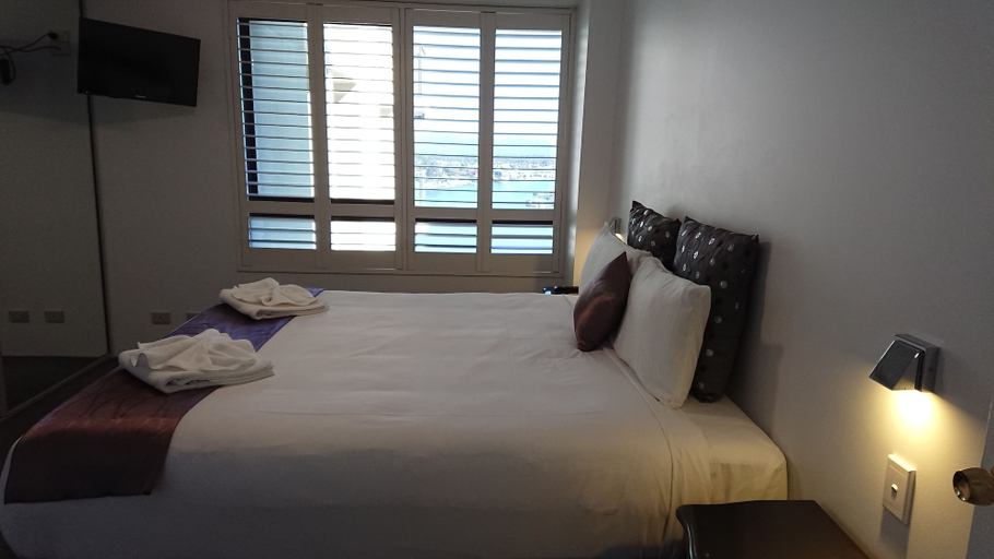 Bedroom 3, Surfers Hawaiian Holiday Apartments, Gold Coast