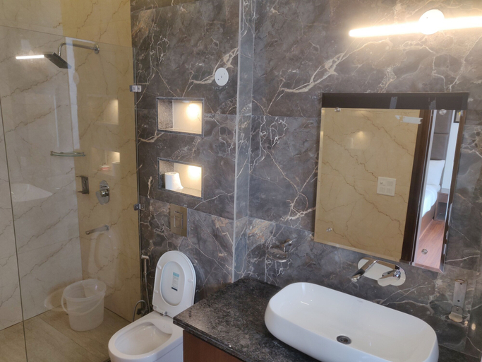 Bathroom 5, Hotel Sai Village Gurgaon, Gurgaon