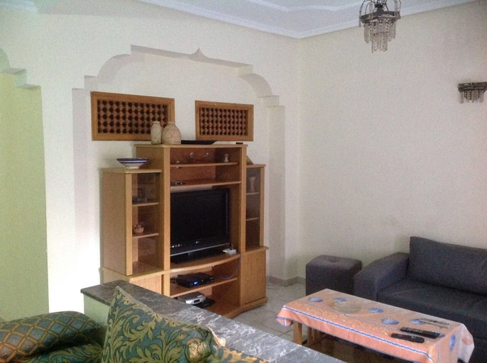 Others 2, Appartement Familial Émile Zola, Casablanca