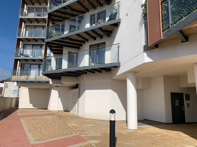 Exterior 4, Superior 2 Bedroom Condo With Stunning Sea Views, West Sussex