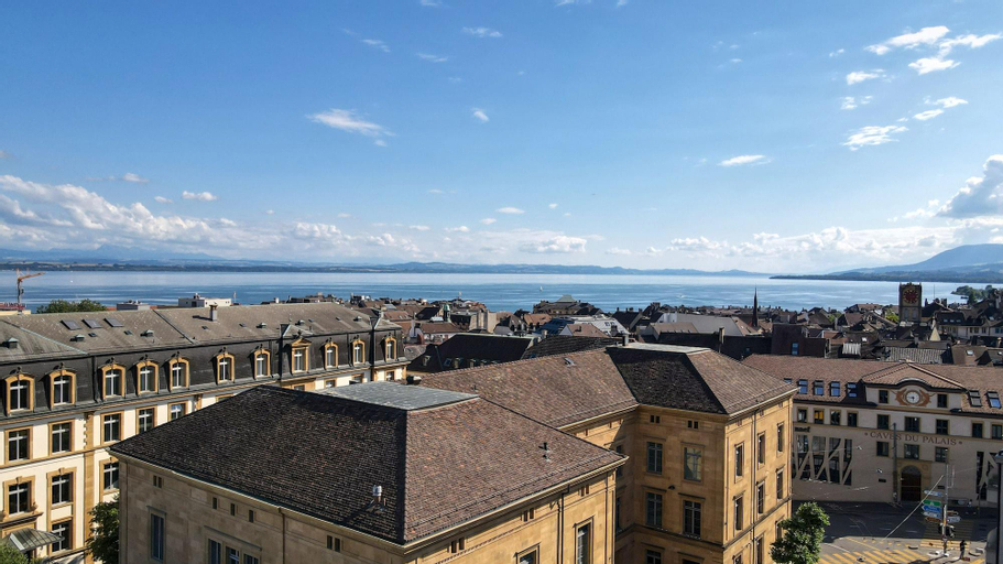 Exterior & Views 16