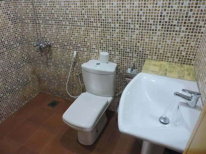 Bathroom 3, Sea View Beach Hotel, Kuchchaveli