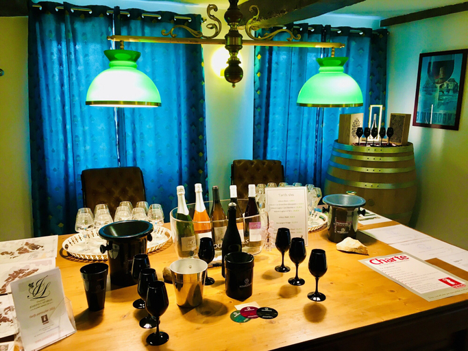 Food & Drinks 5, Domaine Joseph LAFARGE Wine Resort Oeno-tonneaux expérience, Saône-et-Loire