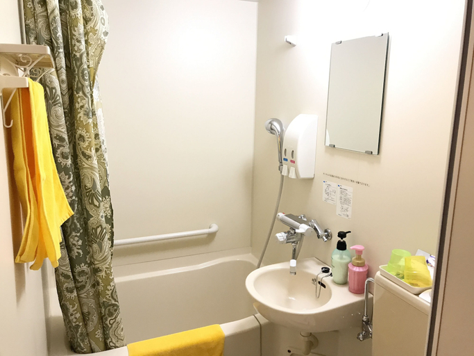 Bathroom 4, Pension Puppy Tail, Hokuto