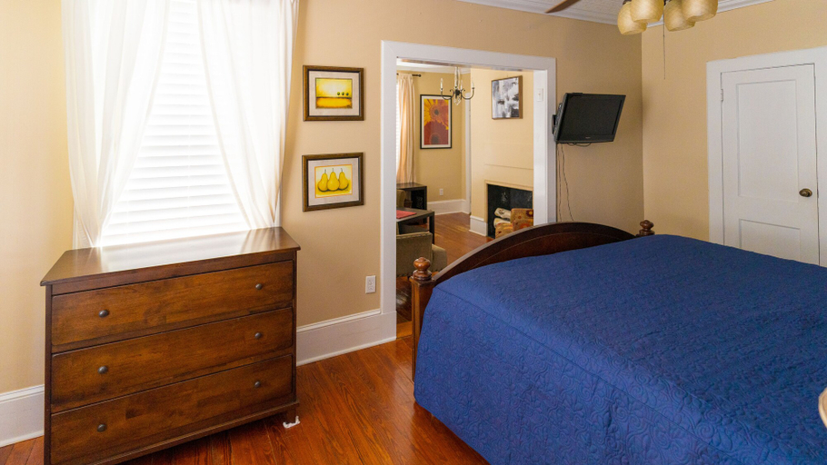 Bedroom 2, The Heirloom Inn, Lake