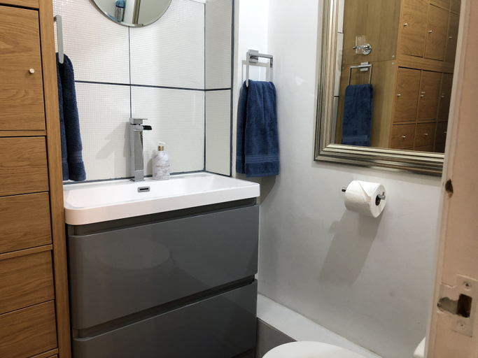 Bathroom 4, Apartment - Sleeps 4 - Balcony - Sea View, East Sussex