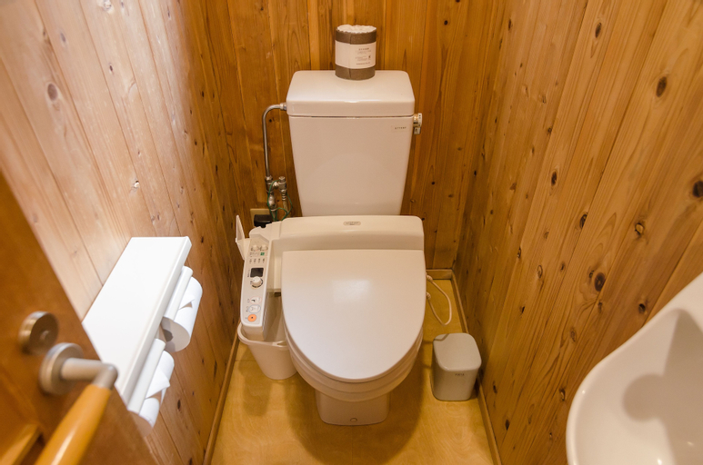 Bathroom 10