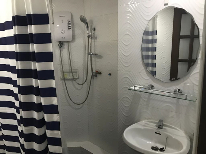 Bathroom 4, Crystal Palace Hotel, Yangon