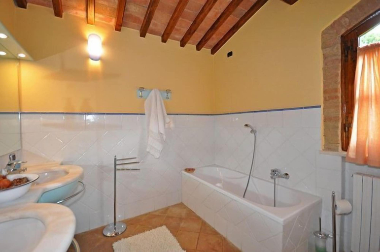 Bathroom, Villa Giulia, Siena