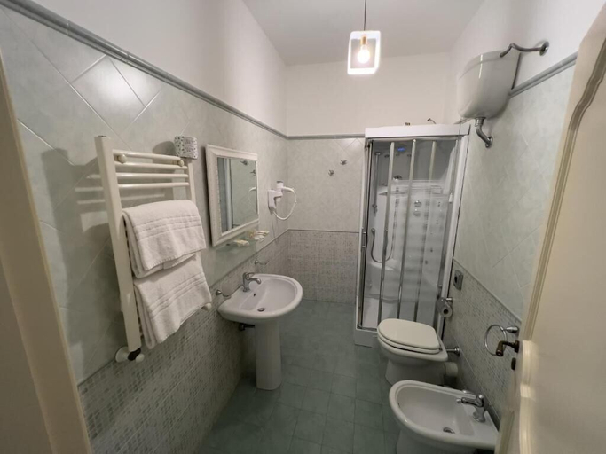 Bathroom 3, Borgo di Ciàula, Palermo