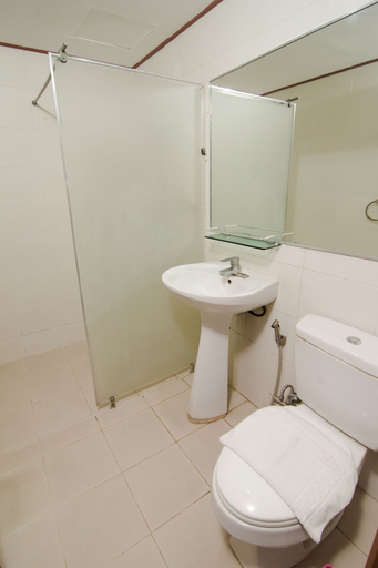 Bathroom 4, DG Grami Hotel, Parañaque