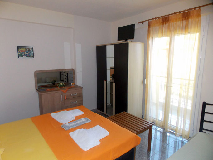 Bedroom 4, Nikos Apartments, Central Macedonia