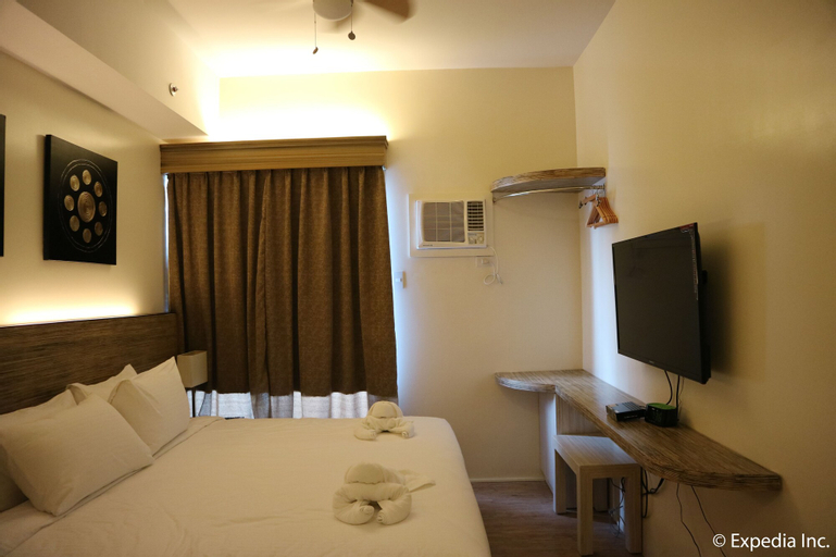 Bedroom 1, Destination Hotel South Forbes, Silang