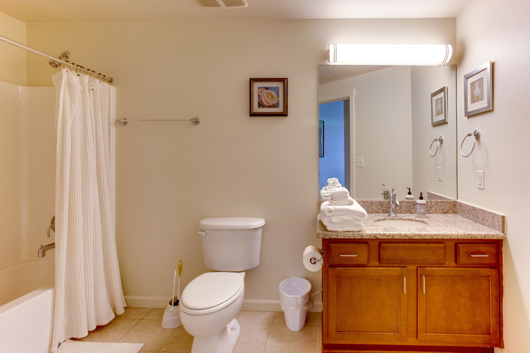 Bathroom, On the Columbia Vacation Apartments, Multnomah