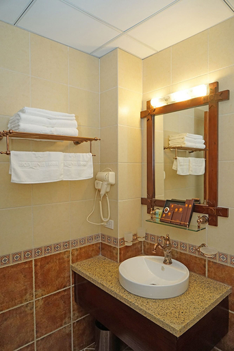 Bathroom 3, Hoa Binh Hotel, Hòa Bình