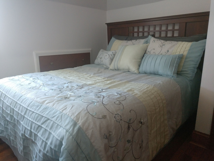 Bedroom 2, Kingsbay Mansion & Vacation Houses, Somerset