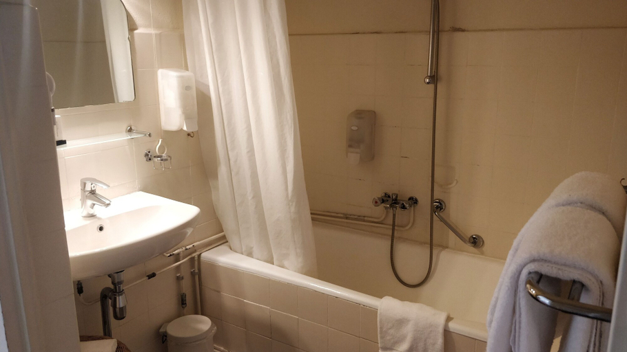 Bathroom, De Kastanjehof, Baarn