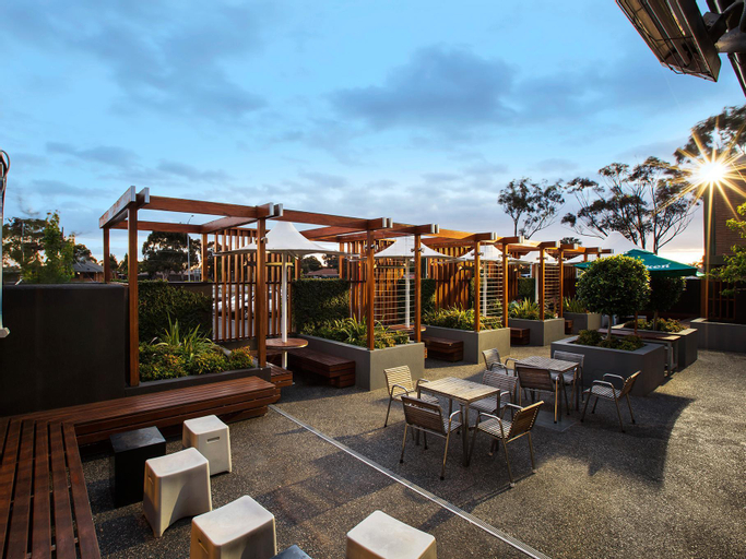 Food & Drinks 5, Nightcap At Keysborough Hotel, Gr. Dandenong Bal