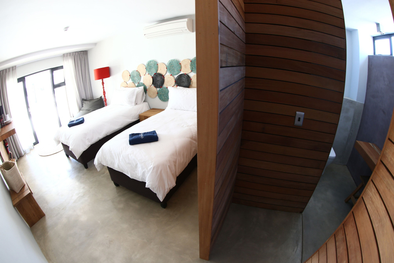 Bedroom 3, Windtown Lagoon Hotel, West Coast