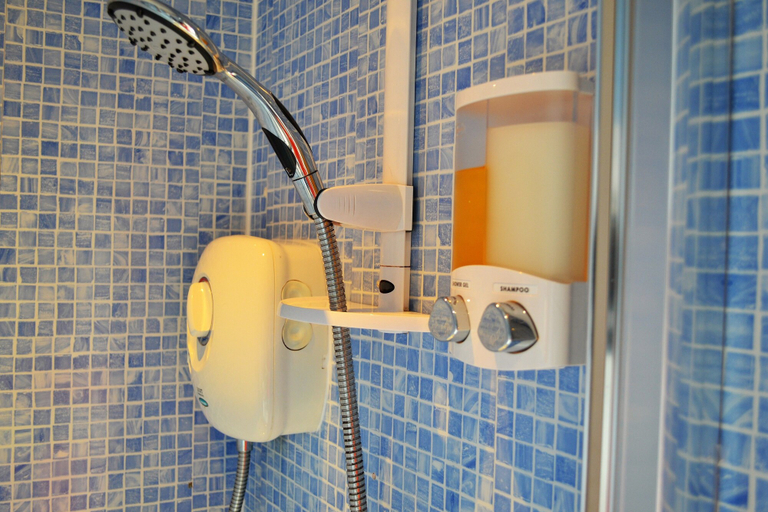 Bathroom 4, Carrington Guest House B&B, Torbay