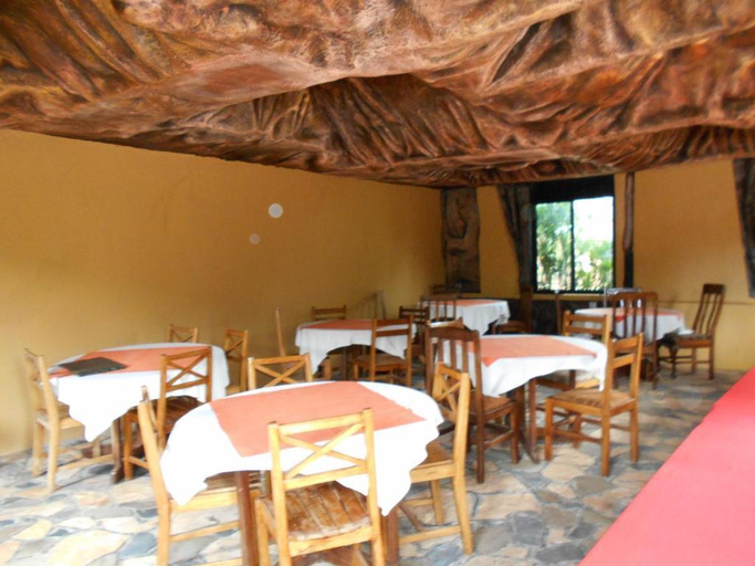 Food & Drinks 5, Chel and Vade Cottages, Jinja