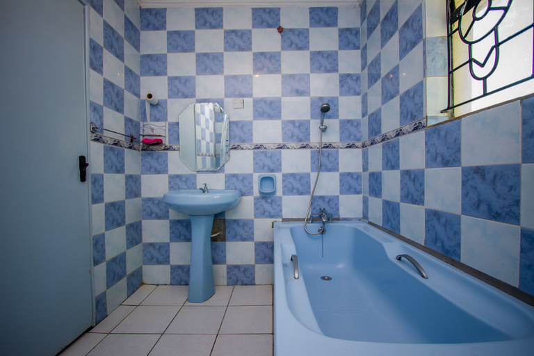 Bathroom 4, Nairobi Airport Rest House, Embakasi East