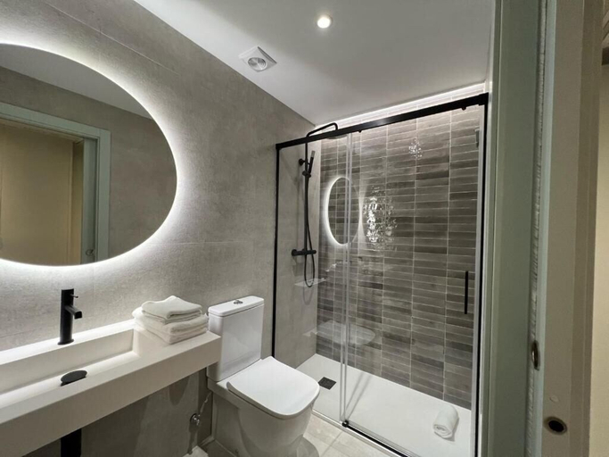 Bathroom 4, Hotel Noy, Granada