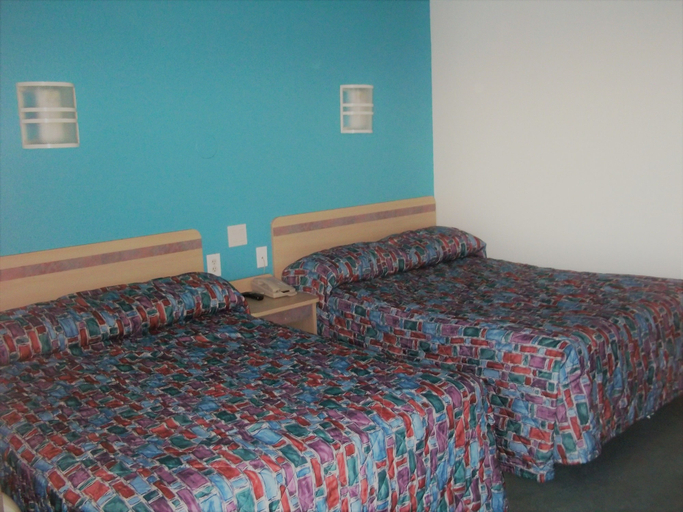 Bedroom 2, Skyline Inn, Faulkner