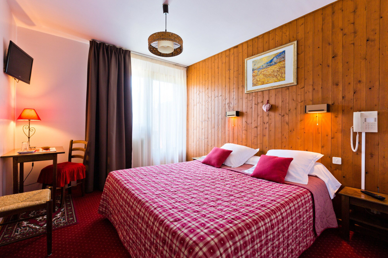 Bedroom 5, Hôtel les Triolets, Haute-Savoie