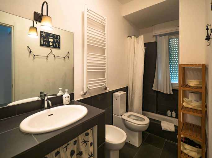 Bathroom 2, Sciacchetrà Apartment with AC, La Spezia