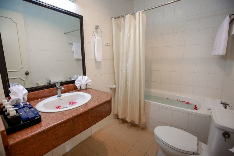 Bathroom 4, Hoa Binh Hotel, Hoàn Kiếm