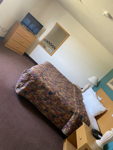 Bedroom 2, Herington Inn & Suites, Dickinson