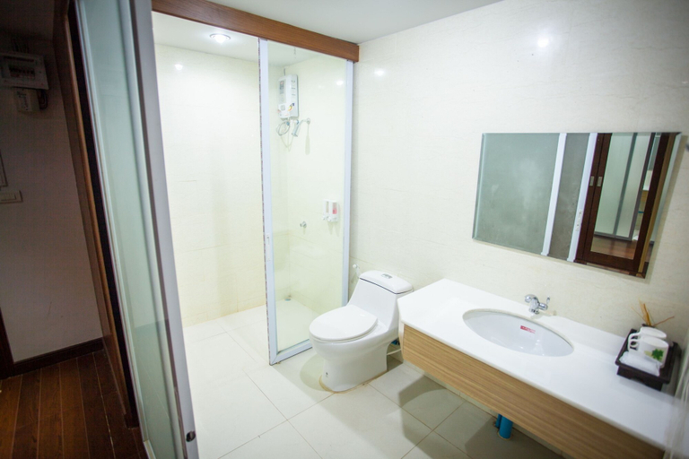 Bathroom 4, NH Elegant Hotel, Muang Sakon Nakhon