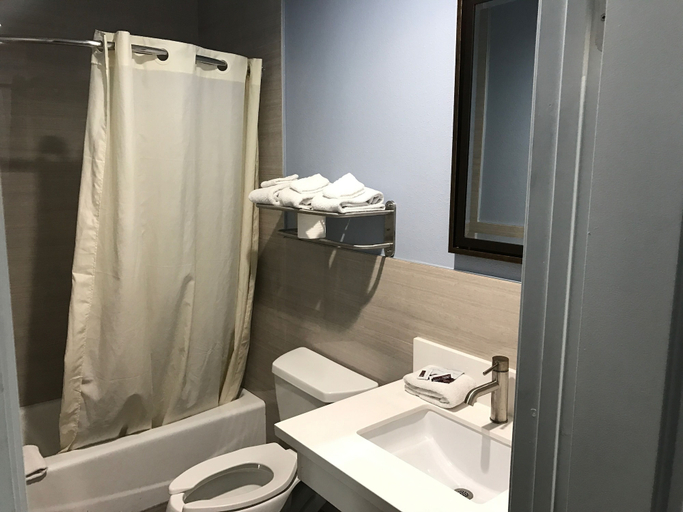 Bathroom 3, Empire Inn Motel, Los Angeles