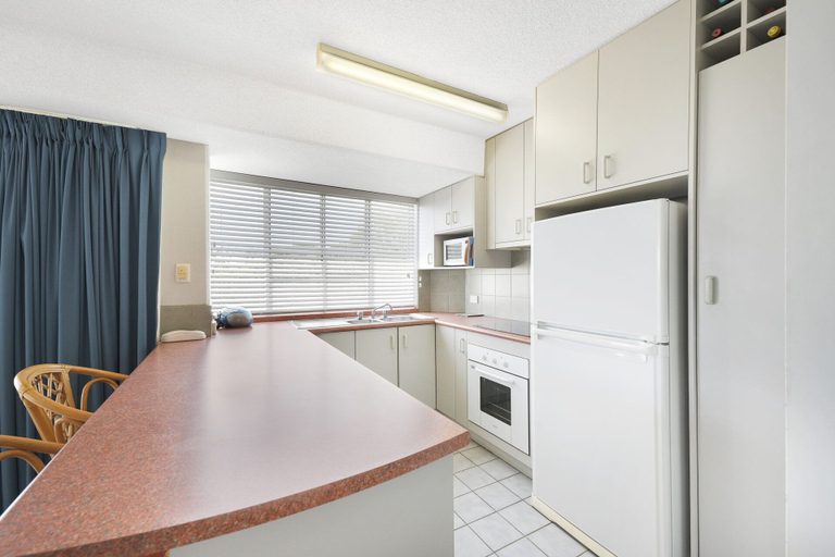 Others 5, Ocean Shores 2 - 2/60-64 Peregian Esplanade, Noosa - Sunshine-Peregian